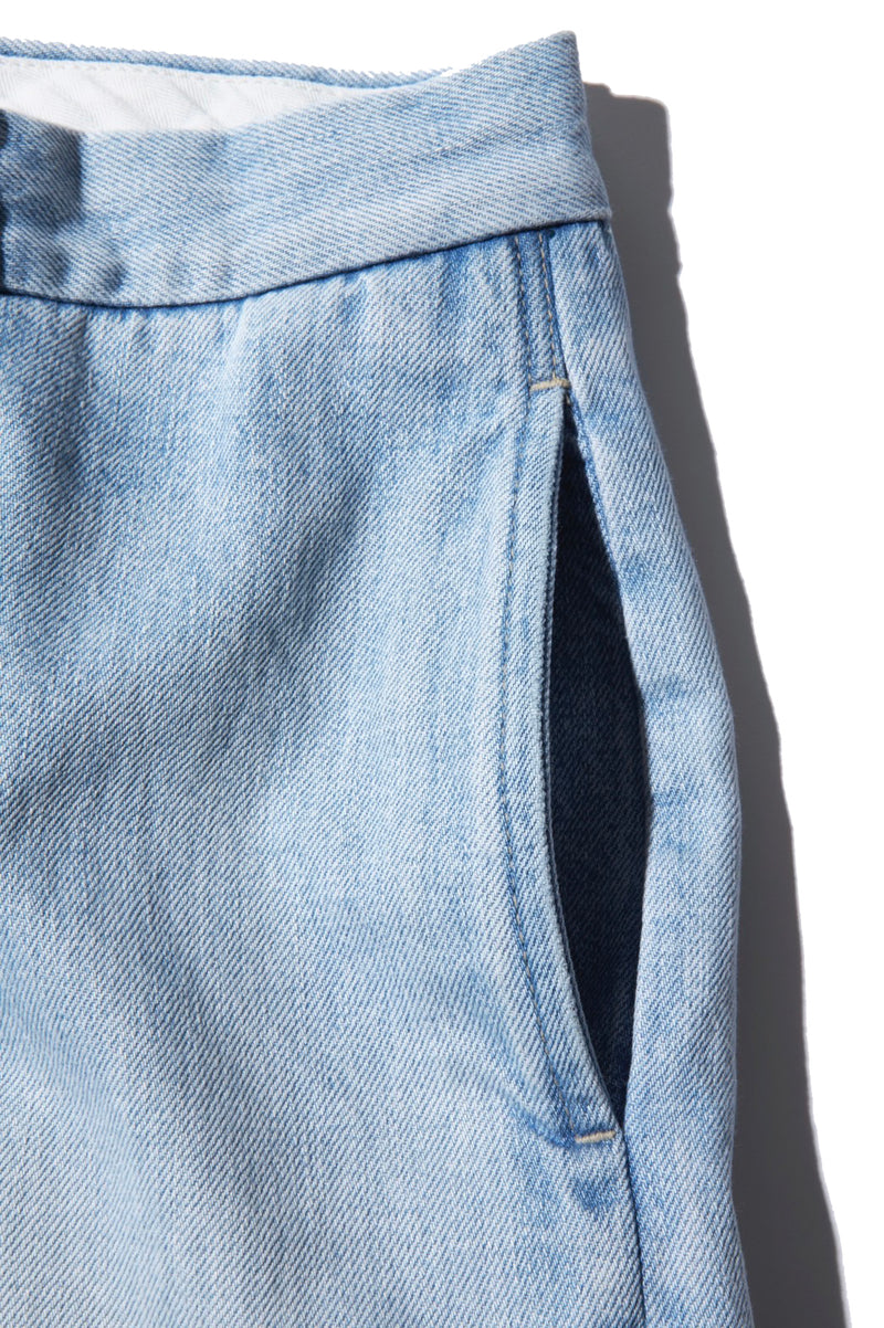 CENTER PLEATS DENIM TROUSERS (LIGHT INDIGO)